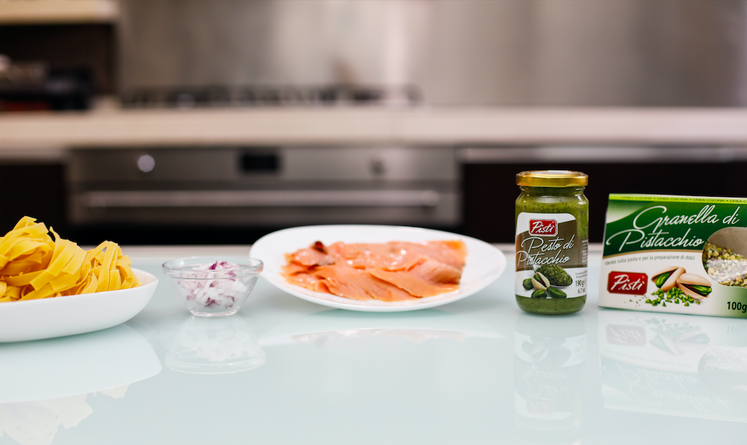 Fettuccine Salmone e Pesto di Pistacchio Pistì